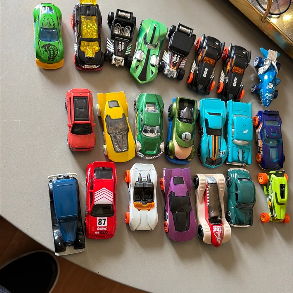 22 Hot Wheels toy vehicle collection,